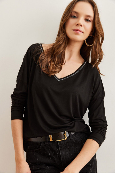 Kadın Siyah Gümüş Dikiş Detaylı V Yaka Viskon Bluz BLZ-19002747