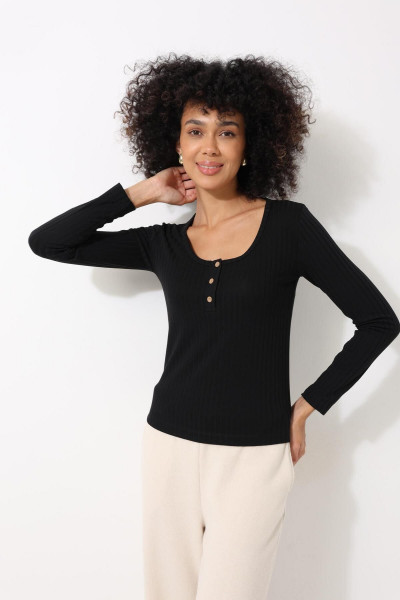 Siyah Düğme Detaylı Fitilli Görünümlü Yuvalak Yaka Uzun Kollu Kadın Bluz - 2443 Siyah Düğme Detaylı Fitilli Görünümlü Yuvalak Yaka Uzun Kollu Kadın Bluz - 2443