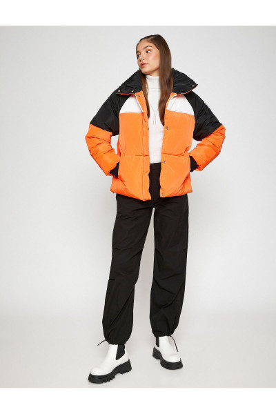 Kısa Şişme Mont Dik Yaka Cep Detaylı Ribanalı Kısa Şişme Mont Dik Yaka Cep Detaylı Ribanalı