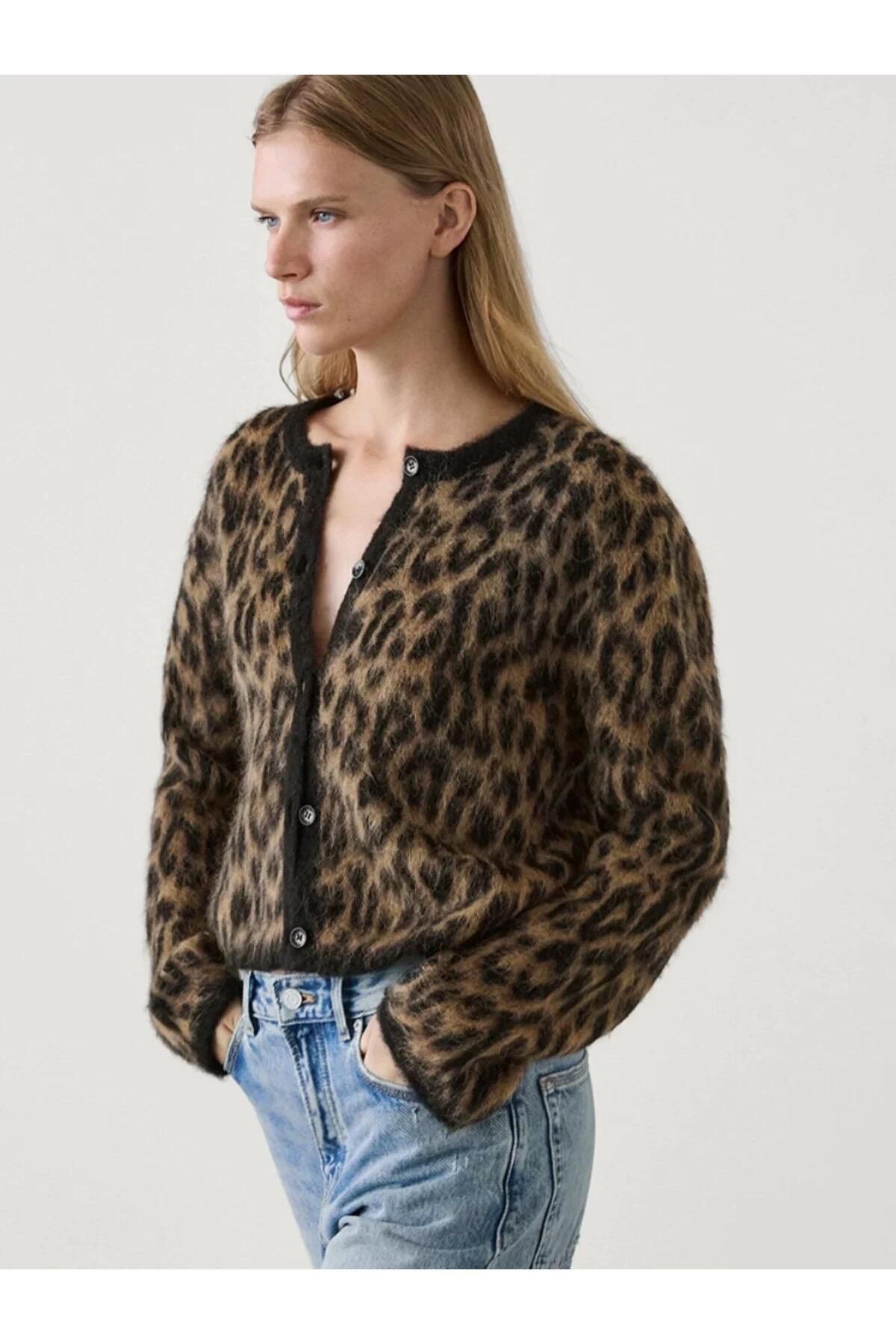 Leopar Desen Şardonlu Kadın Triko Hırka Leopar Desen Şardonlu Kadın Triko Hırka