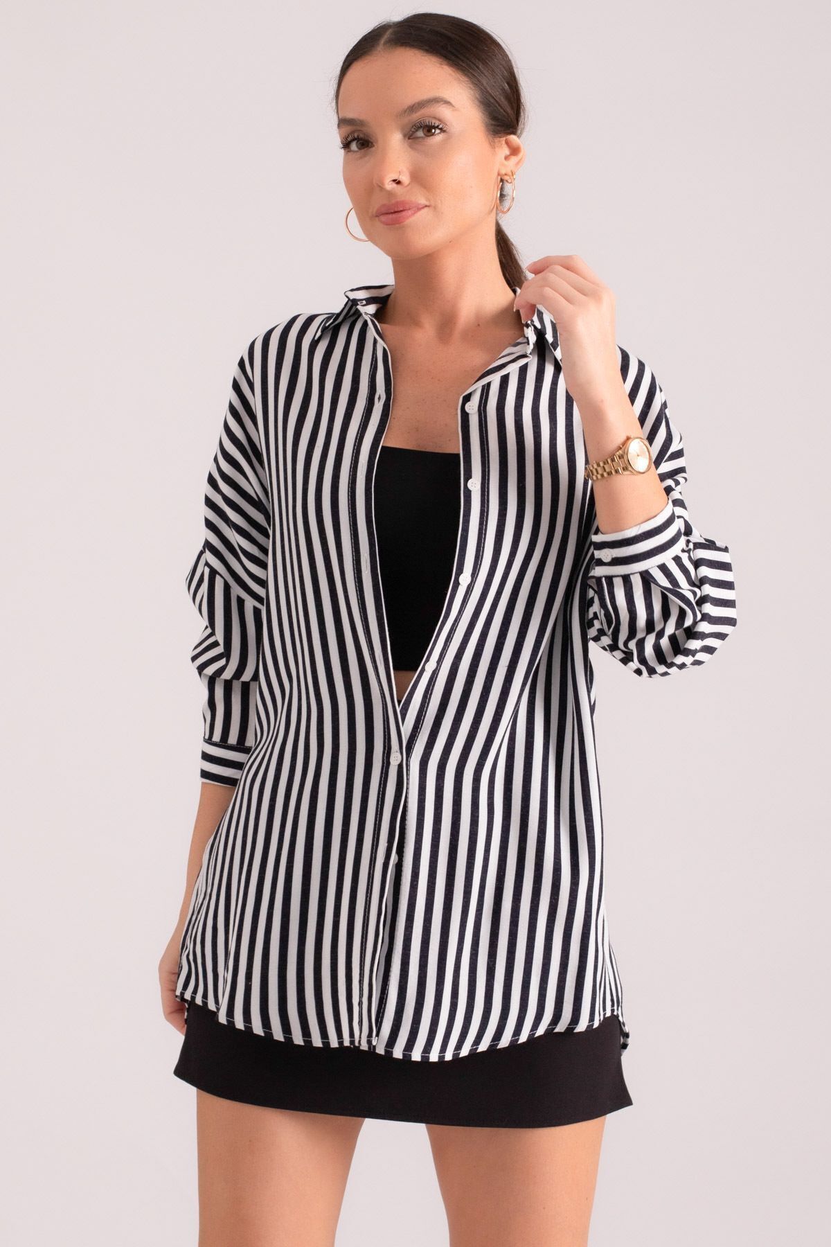 Kadın Siyah-Beyaz İnce Çizgili Oversize Uzun Basic Gömlek ARM-22Y001185 Kadın Siyah-Beyaz İnce Çizgili Oversize Uzun Basic Gömlek ARM-22Y001185