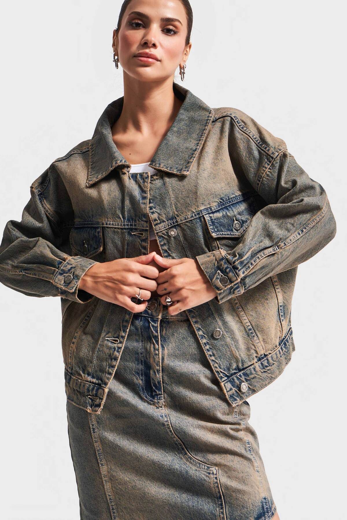 Kadın T.Kot Rengi Bol Kesim Geniş Yaka Denim Ceket Kadın T.Kot Rengi Bol Kesim Geniş Yaka Denim Ceket