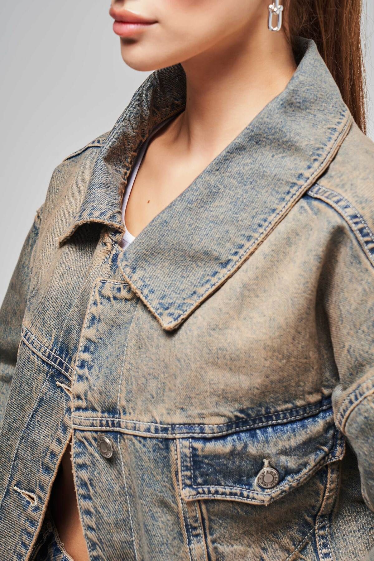 Kadın T.Kot Rengi Bol Kesim Geniş Yaka Denim Ceket Kadın T.Kot Rengi Bol Kesim Geniş Yaka Denim Ceket