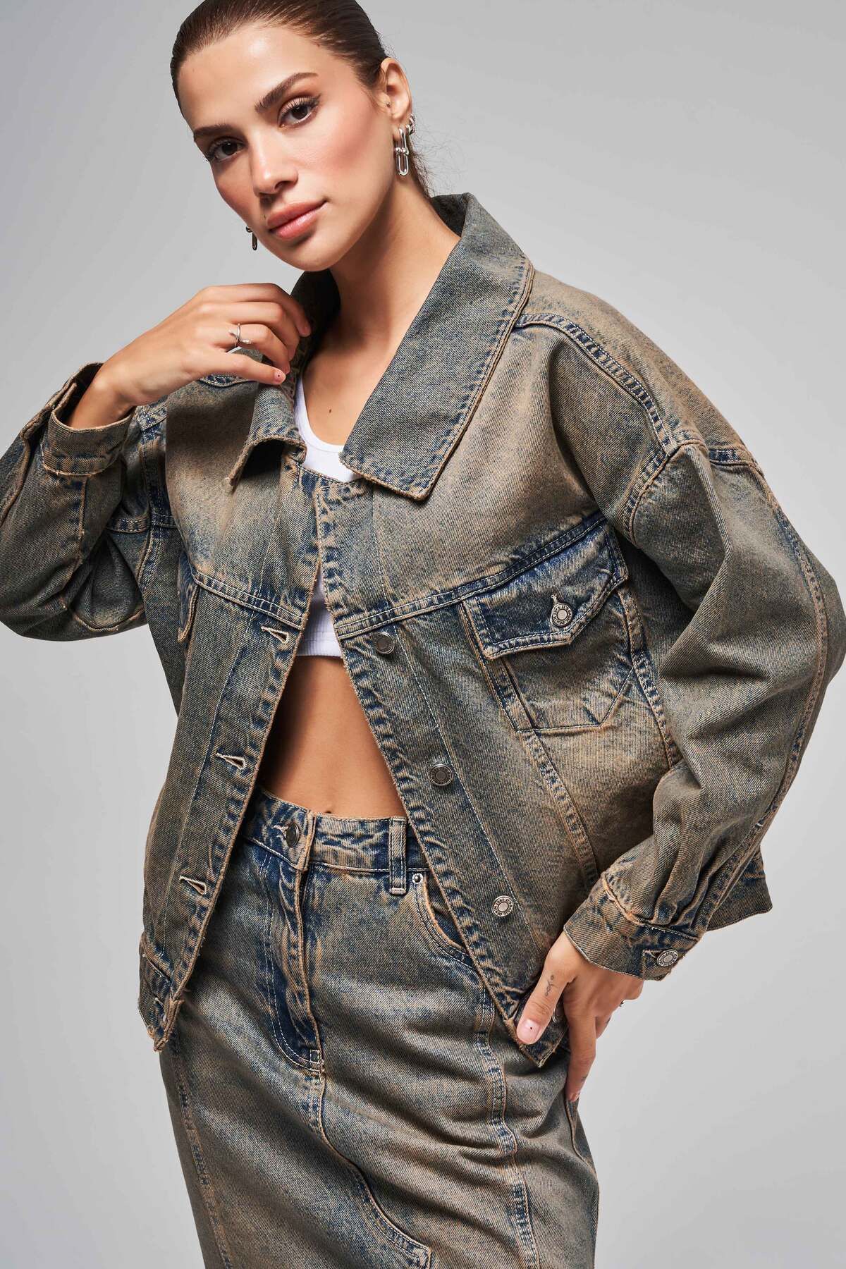 Kadın T.Kot Rengi Bol Kesim Geniş Yaka Denim Ceket Kadın T.Kot Rengi Bol Kesim Geniş Yaka Denim Ceket