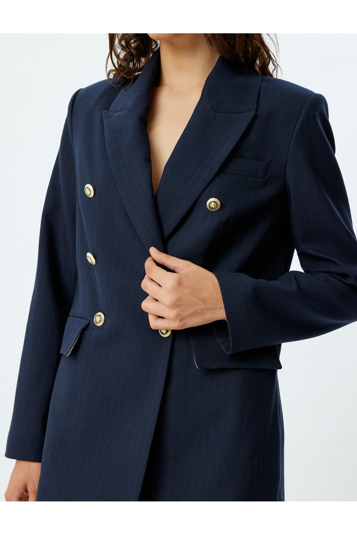 Kruvaze Blazer Ceket Bol Kalıp Kalça Boy Kapaklı Çift Cep Detaylı Kruvaze Blazer Ceket Bol Kalıp Kalça Boy Kapaklı Çift Cep Detaylı