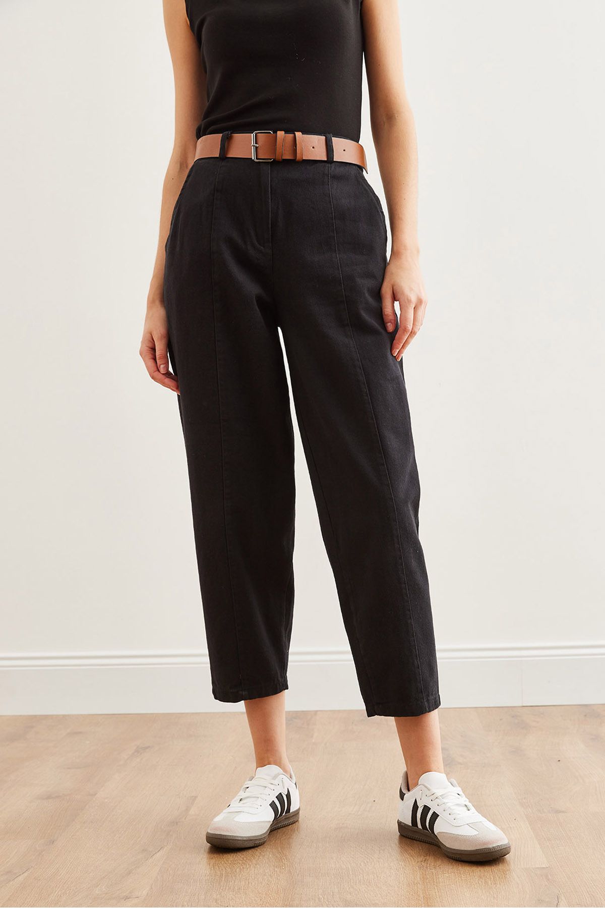 Kadın Siyah Kemerli Dikiş Detaylı Baggy Gabardin Pantolon PNT-19000292 Kadın Siyah Kemerli Dikiş Detaylı Baggy Gabardin Pantolon PNT-19000292