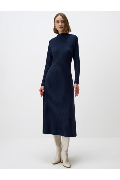 Lacivert Balıkçı Yaka Rahat Kesim Uzun Elbise Lacivert Balıkçı Yaka Rahat Kesim Uzun Elbise