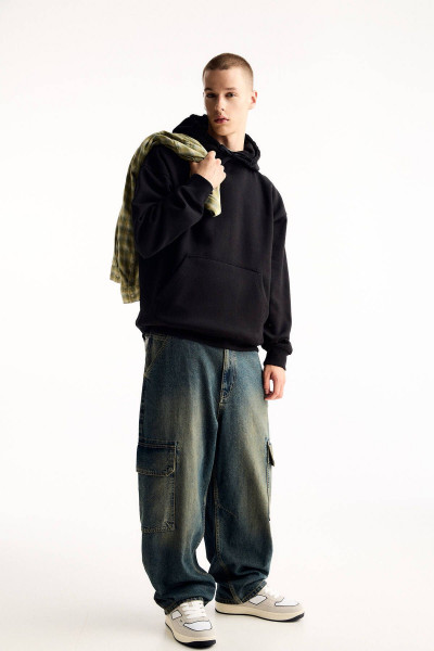 Kapüşonlu basic sweatshirt Kapüşonlu basic sweatshirt