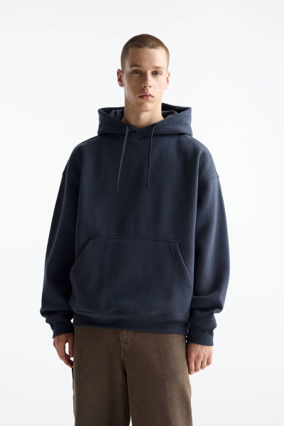 Kapüşonlu basic sweatshirt Kapüşonlu basic sweatshirt