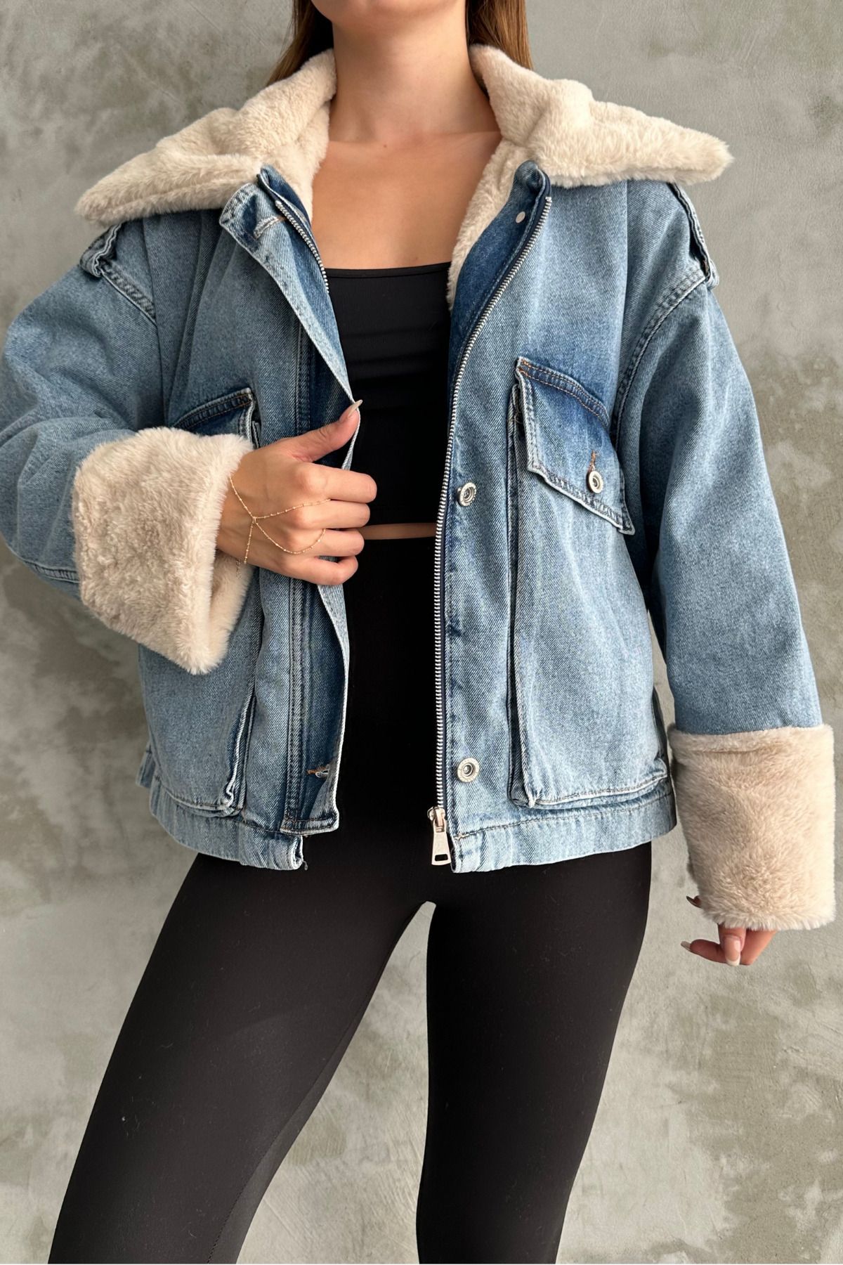 Peluş Detaylı Mavi Kot Ceket Peluş Detaylı Mavi Kot Ceket