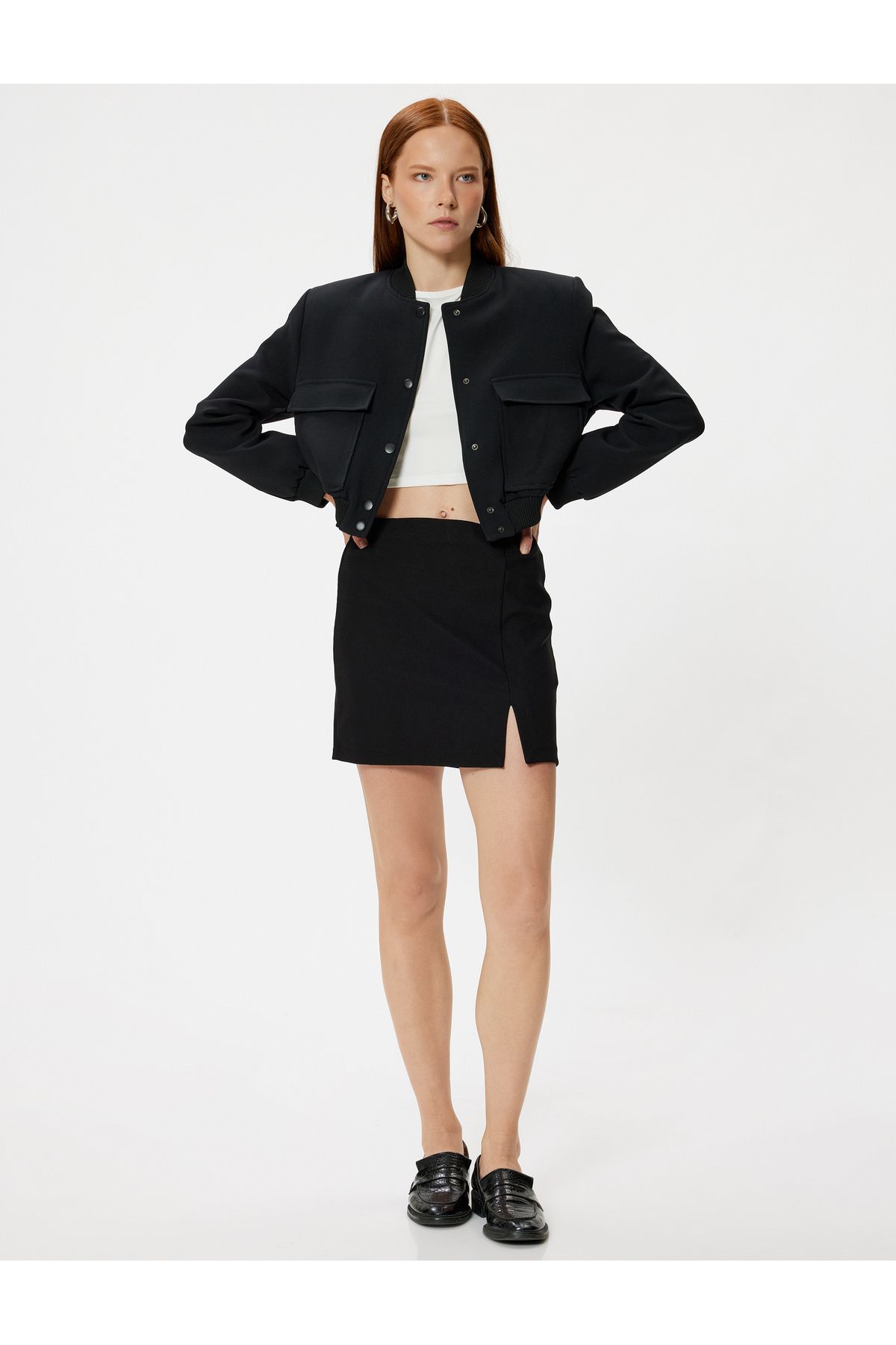 Slim Fit Yırtmaç Detaylı Mini Etek Slim Fit Yırtmaç Detaylı Mini Etek