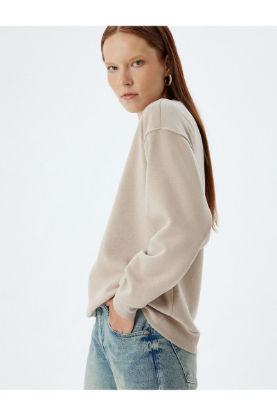 Üç Iplik Şardonlu Bisiklet Yaka Uzun Kollu Basic Sweatshirt Üç Iplik Şardonlu Bisiklet Yaka Uzun Kollu Basic Sweatshirt