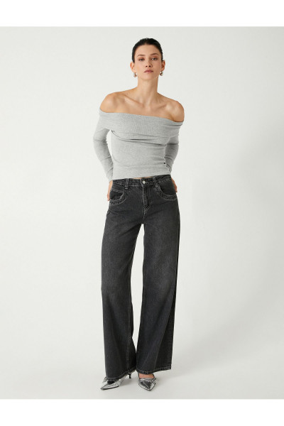 Madonna Yaka Tişört Fitilli Kat Detaylı Uzun Kollu Slim Fit Madonna Yaka Tişört Fitilli Kat Detaylı Uzun Kollu Slim Fit