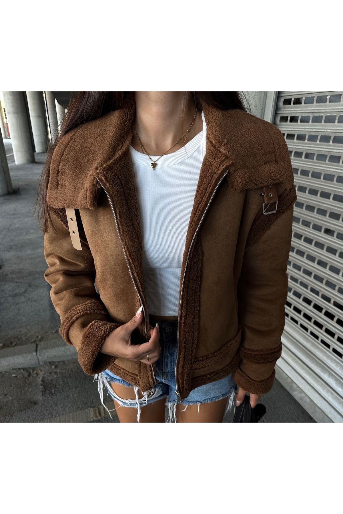 Taba Kontrast Kemerli Crop Süet Mont Taba Kontrast Kemerli Crop Süet Mont