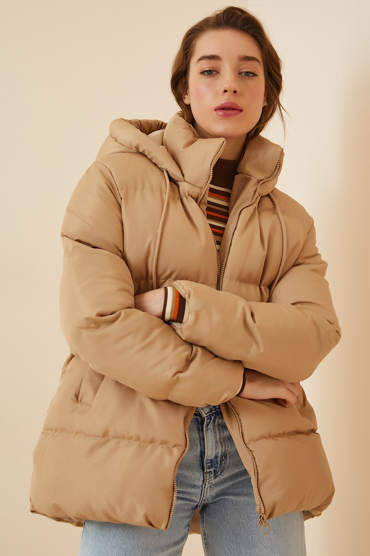 Kapüşonlu Oversize Şişme Mont BİSKÜVİ LRV0022 Kapüşonlu Oversize Şişme Mont BİSKÜVİ LRV0022