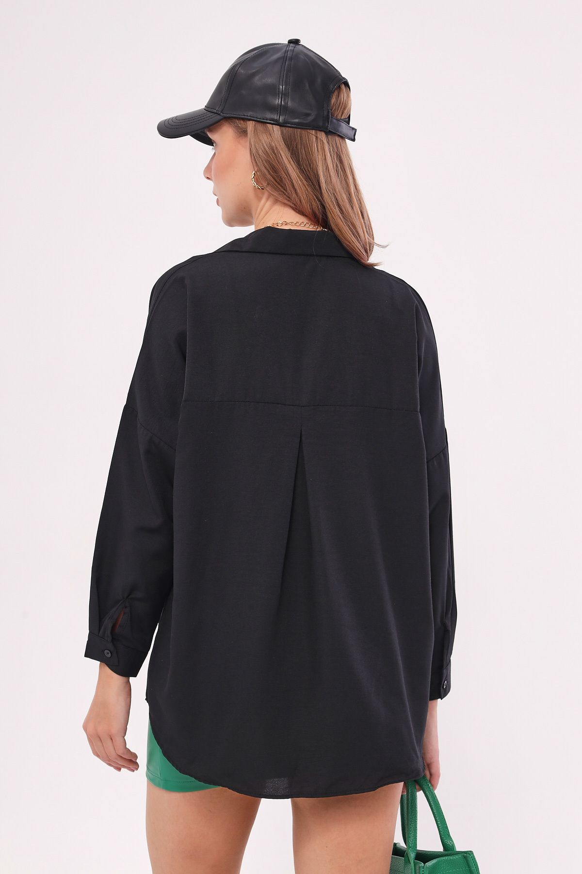 Kadın Siyah Oversize Uzun Basic Gömlek ARM-22Y001118 Kadın Siyah Oversize Uzun Basic Gömlek ARM-22Y001118
