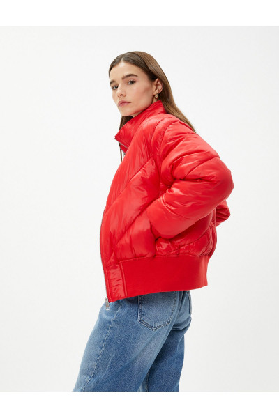 Şişme Mont Dik Yaka Fermuarlı Parlak Dokulu Şişme Mont Dik Yaka Fermuarlı Parlak Dokulu