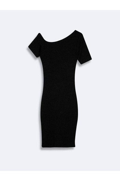 Yakası Asimetrik Kısa Siyah Elbise Yakası Asimetrik Kısa Siyah Elbise