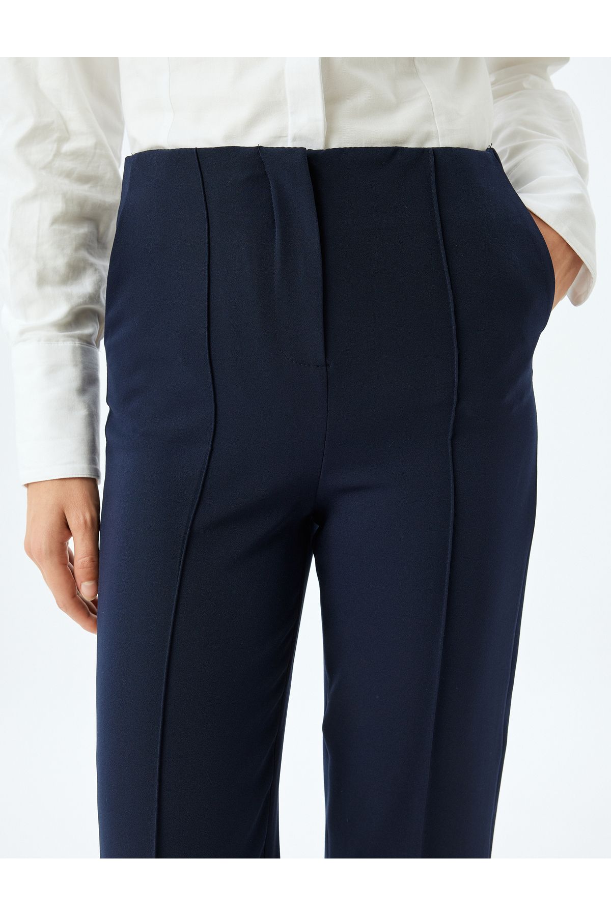 Slim Düz Paça Kumaş Pantolon Cepli Standart Bel Slim Düz Paça Kumaş Pantolon Cepli Standart Bel