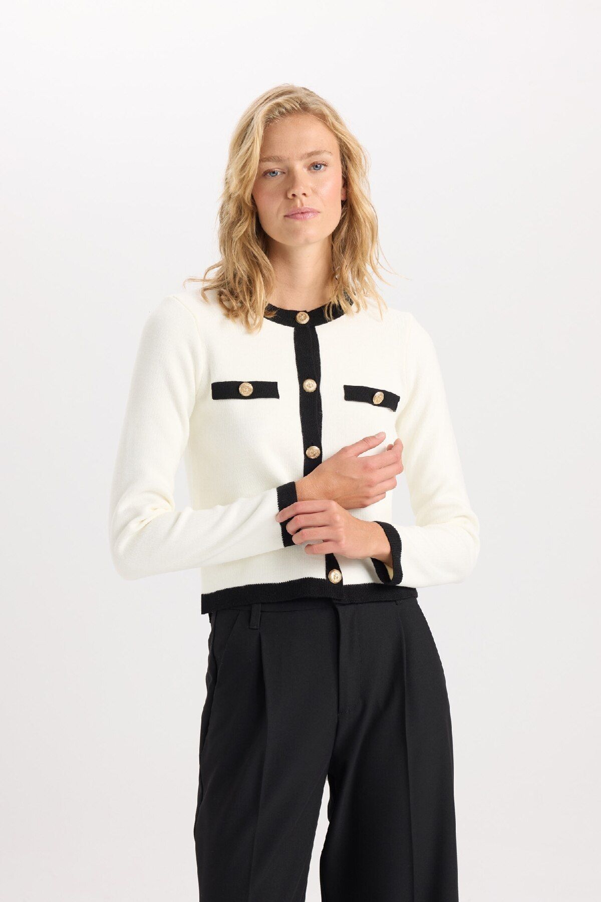 Regular Fit Bisiklet Yaka Düğmeli Basic Düz Triko Hırka C1482ax24wn Regular Fit Bisiklet Yaka Düğmeli Basic Düz Triko Hırka C1482ax24wn