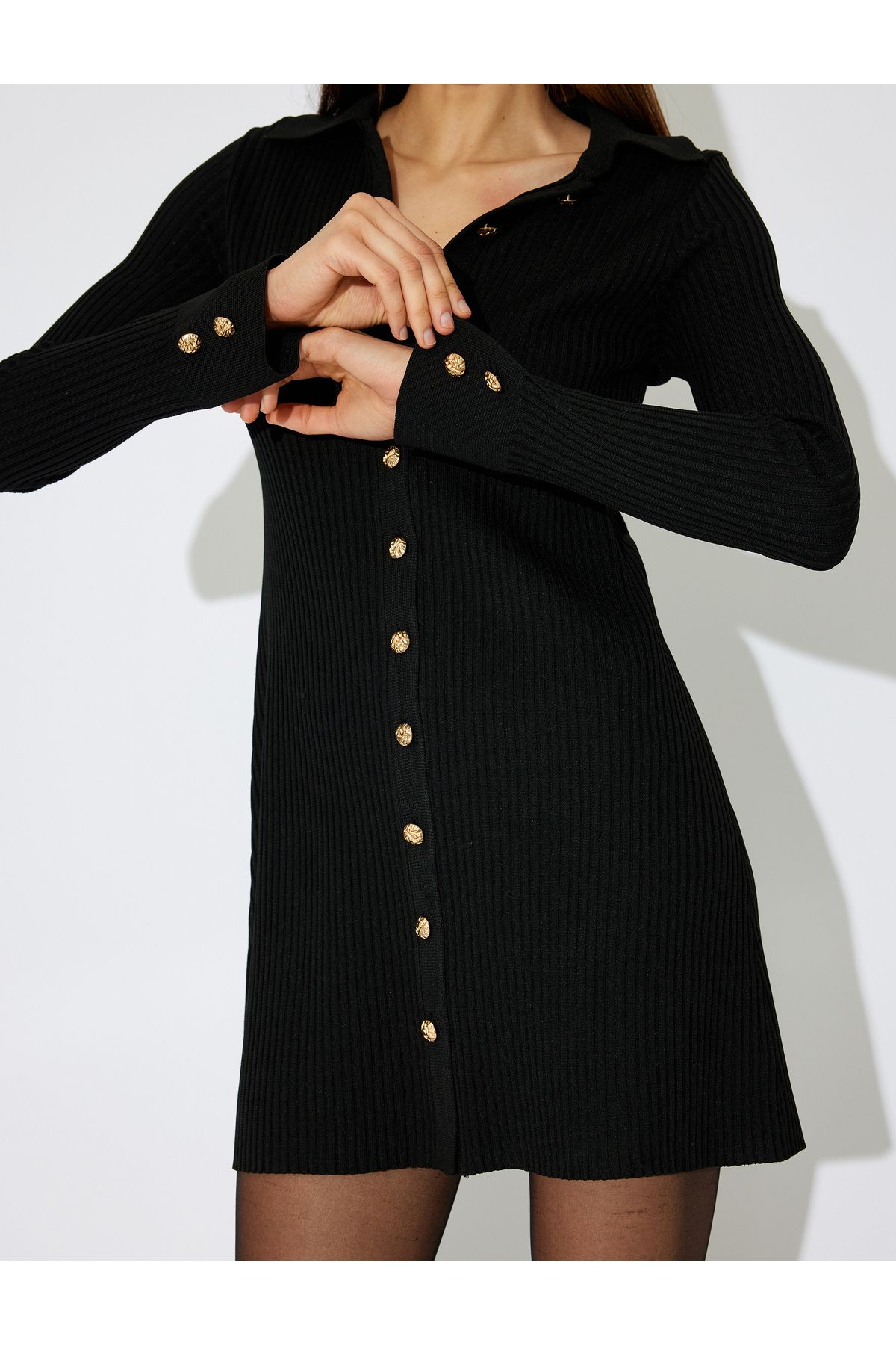 X Zeynep Bastık - Triko Elbise Polo Yaka Mini Boy Düğmeli Uzun Kollu X Zeynep Bastık - Triko Elbise Polo Yaka Mini Boy Düğmeli Uzun Kollu