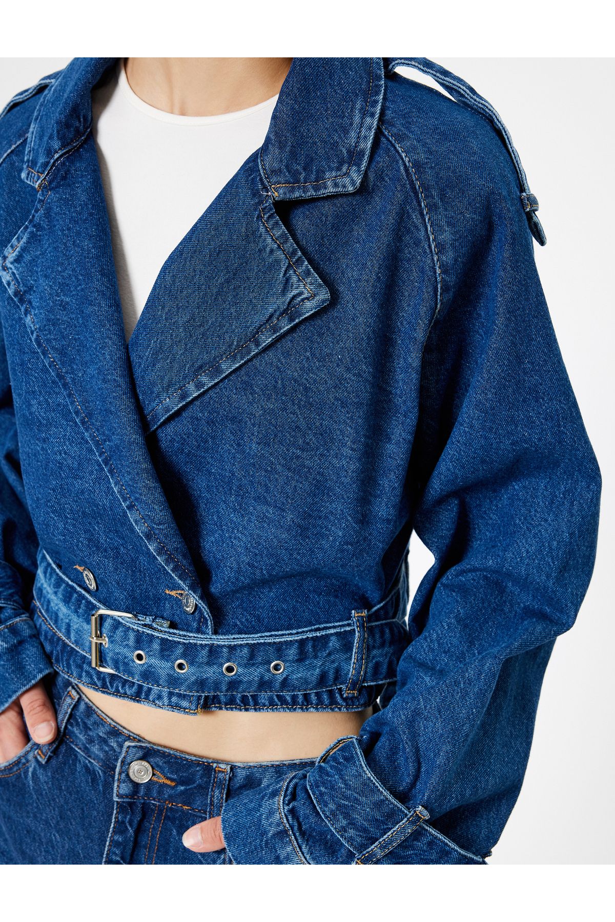 Oversize Kot Ceket Kruvaze Yaka Kemer Detaylı Düğmeli Oversize Kot Ceket Kruvaze Yaka Kemer Detaylı Düğmeli