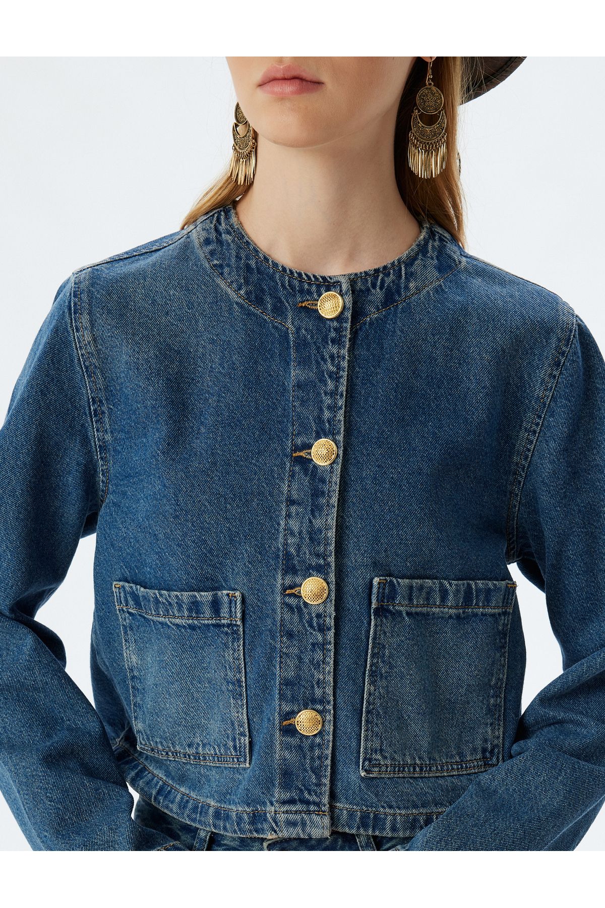 Kot Ceket Cep Detaylı Düğmeli Yuvarlak Yaka Slim Fit Pamuklu Kot Ceket Cep Detaylı Düğmeli Yuvarlak Yaka Slim Fit Pamuklu