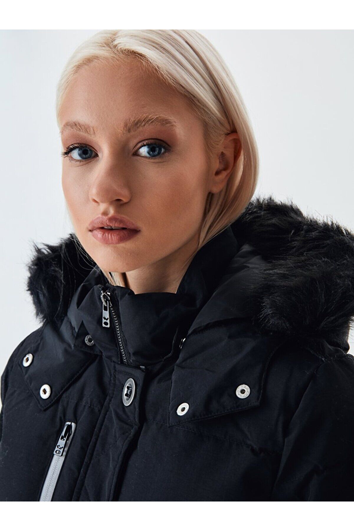 Şişme Cepli Siyah Mont Şişme Cepli Siyah Mont