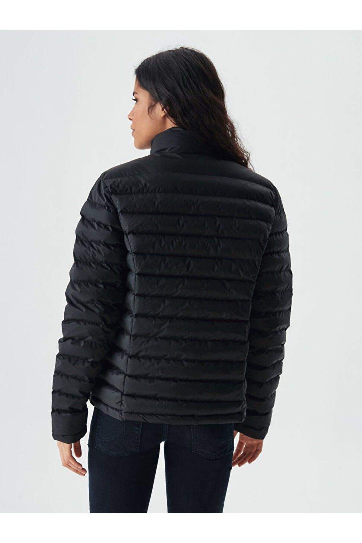 Şişme Dik Yaka Siyah Mont Şişme Dik Yaka Siyah Mont