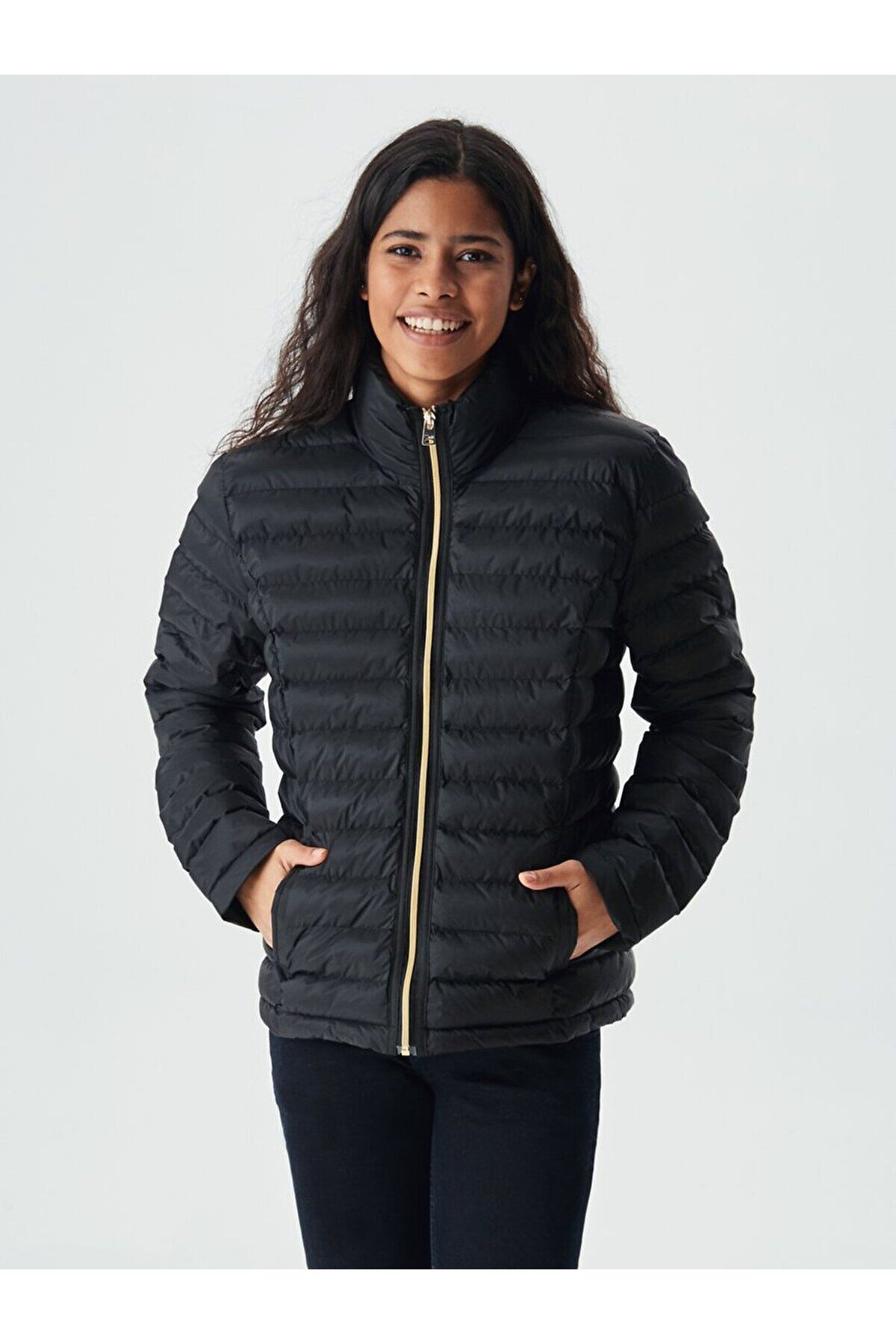 Şişme Dik Yaka Siyah Mont Şişme Dik Yaka Siyah Mont