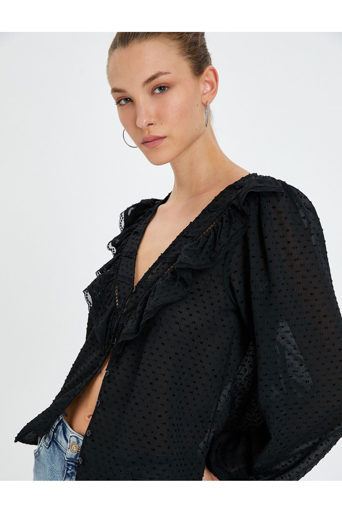 Şifon Gömlek Balon Kollu V Yaka Fırfırlı Düğmeli Şifon Gömlek Balon Kollu V Yaka Fırfırlı Düğmeli