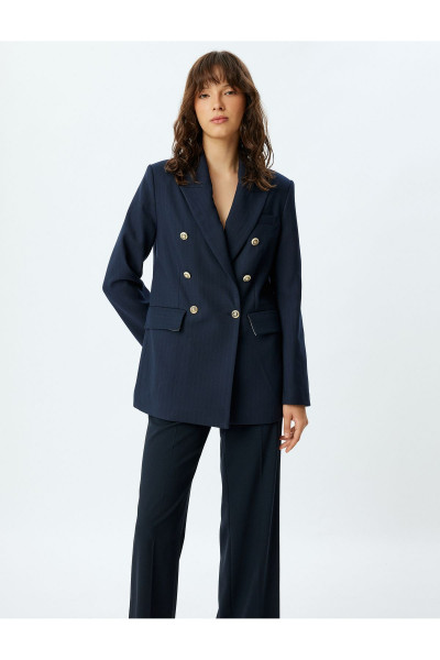 Kruvaze Blazer Ceket Bol Kalıp Kalça Boy Kapaklı Çift Cep Detaylı Kruvaze Blazer Ceket Bol Kalıp Kalça Boy Kapaklı Çift Cep Detaylı