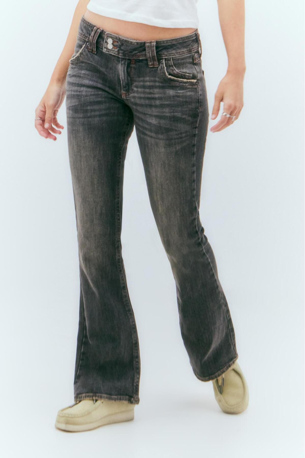 Yıkanmış Siyah Renk Düşük Bel Flare Jeans Yıkanmış Siyah Renk Düşük Bel Flare Jeans
