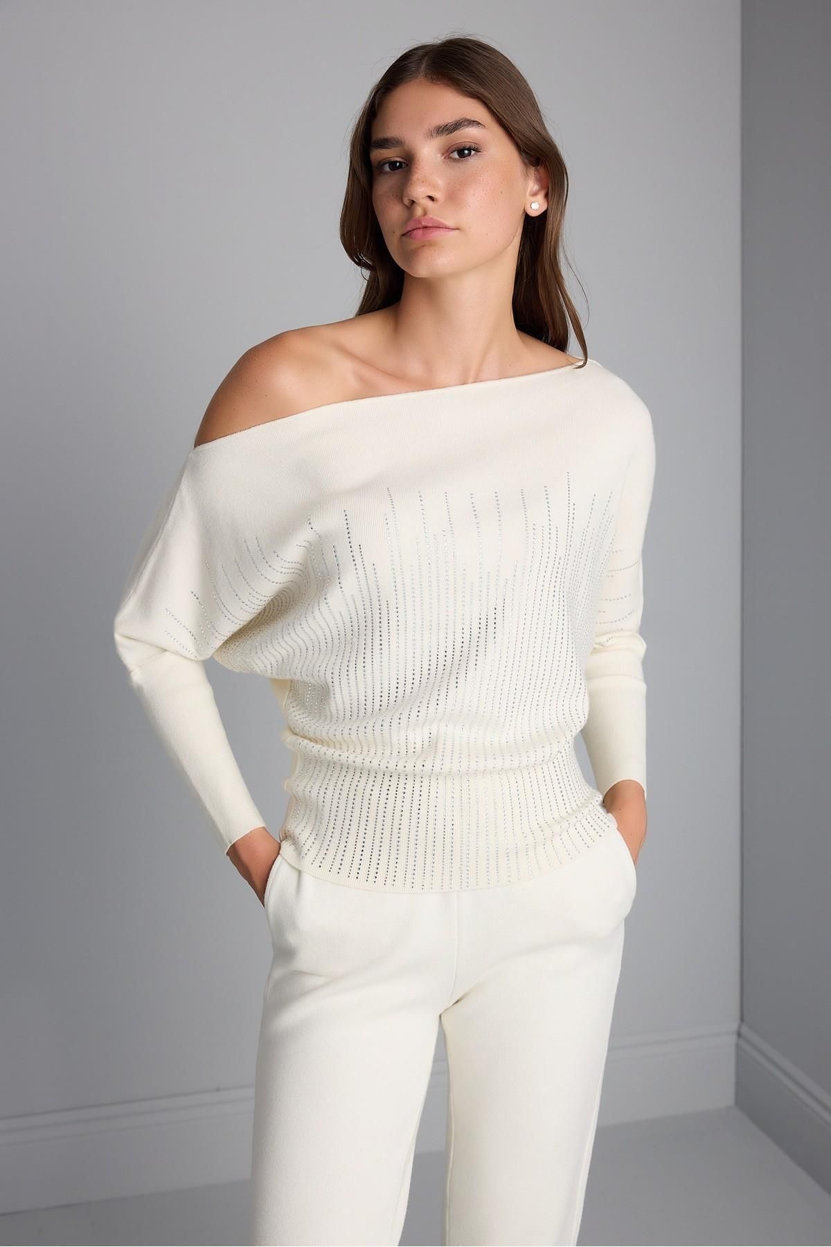 Taş Baskılı Kayık Yaka Ekru Triko Bluz Taş Baskılı Kayık Yaka Ekru Triko Bluz