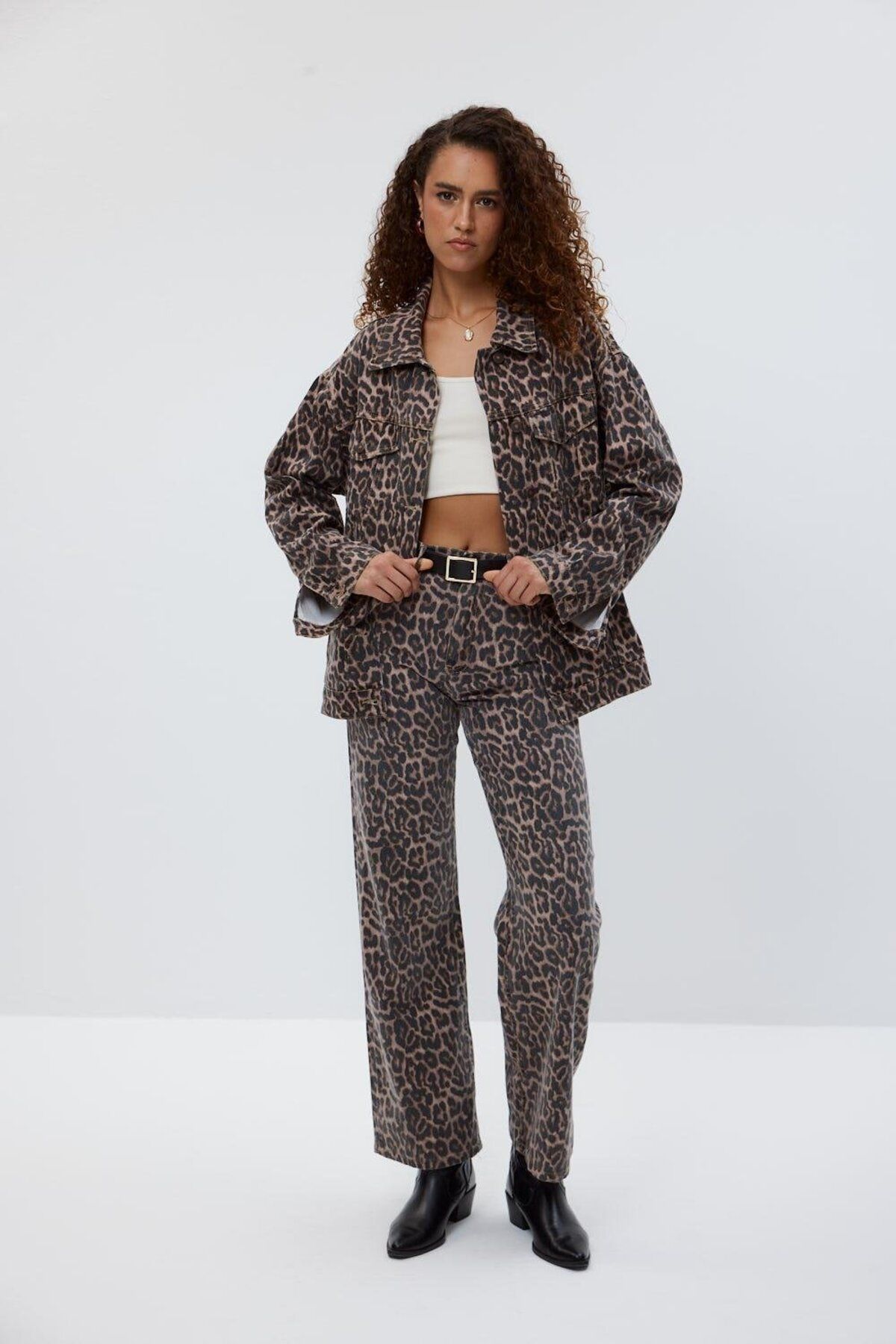 Leopar Desenli Geniş Paça Açık Kahverengi Kadın Kot Pantolon Leopar Desenli Geniş Paça Açık Kahverengi Kadın Kot Pantolon