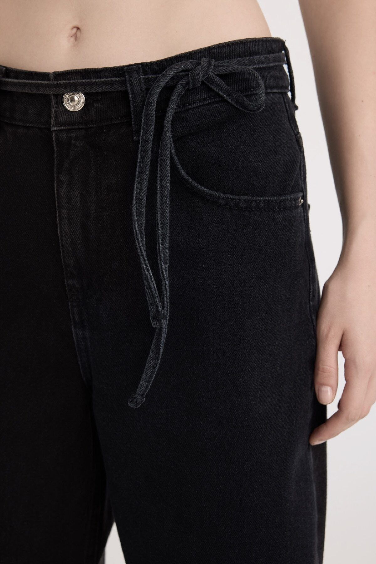 Wide Leg Geniş Bol Paça Bağcıklı Bel Cepli Uzun Jean Pantolon D5522AX24WN Wide Leg Geniş Bol Paça Bağcıklı Bel Cepli Uzun Jean Pantolon D5522AX24WN