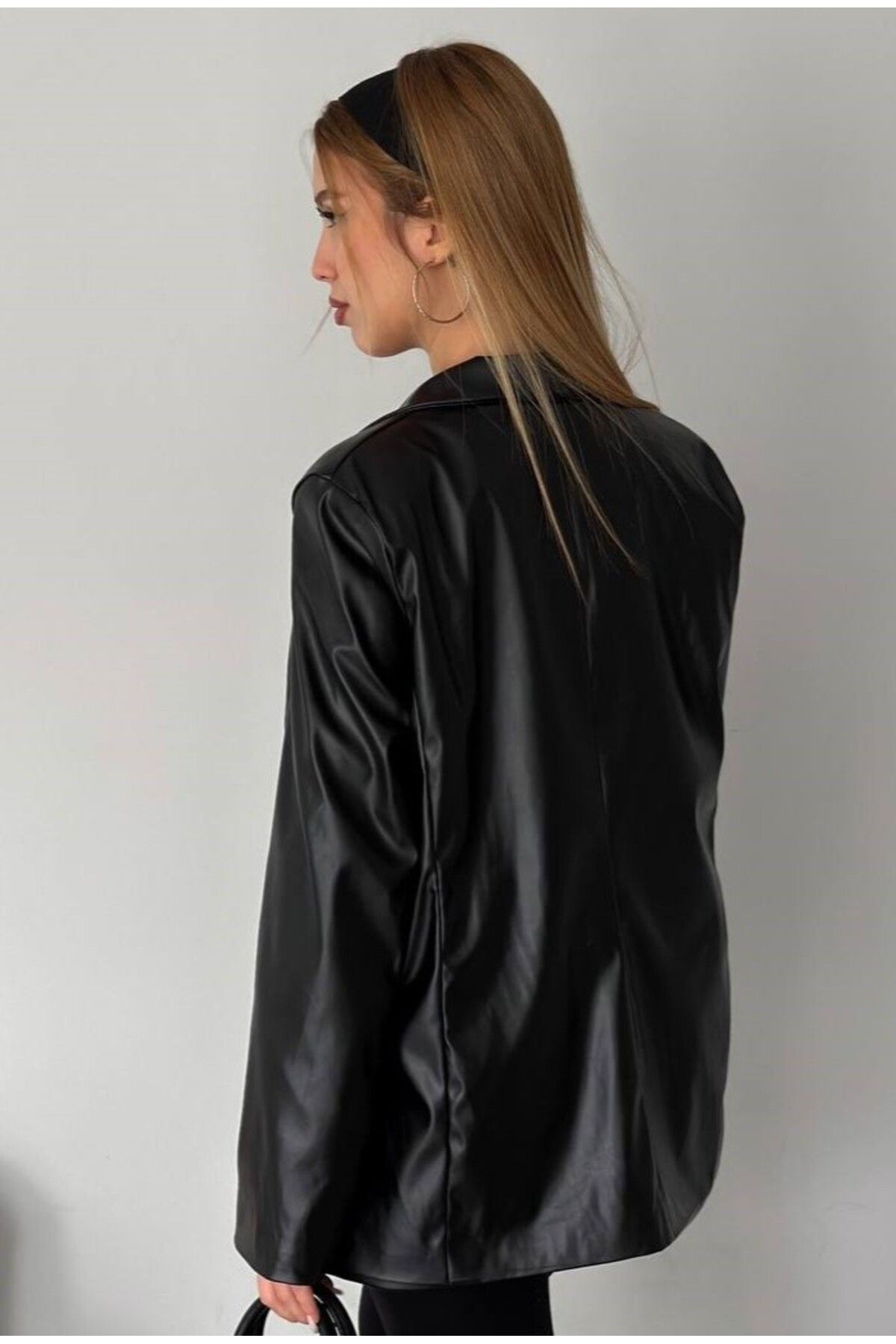 Siyah Gold Düğmeli Şardon Astarlı Kruvaze Yaka Blazer Deri Ceket 60 Cm Siyah Gold Düğmeli Şardon Astarlı Kruvaze Yaka Blazer Deri Ceket 60 Cm