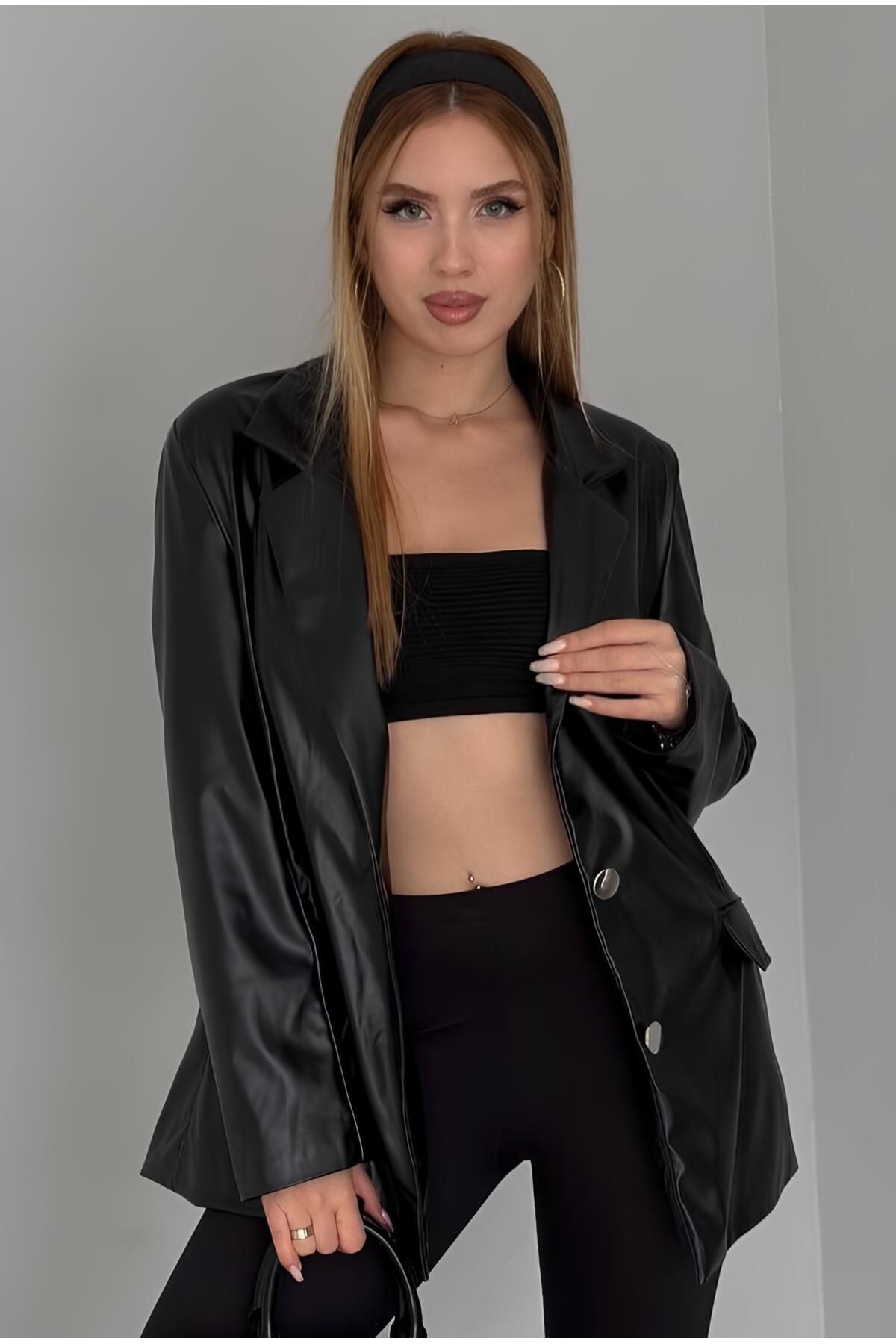 Siyah Gold Düğmeli Şardon Astarlı Kruvaze Yaka Blazer Deri Ceket 60 Cm Siyah Gold Düğmeli Şardon Astarlı Kruvaze Yaka Blazer Deri Ceket 60 Cm