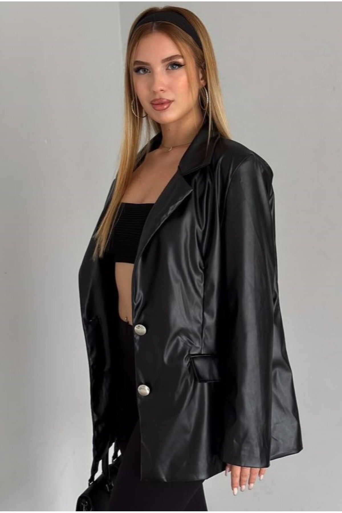 Siyah Gold Düğmeli Şardon Astarlı Kruvaze Yaka Blazer Deri Ceket 60 Cm Siyah Gold Düğmeli Şardon Astarlı Kruvaze Yaka Blazer Deri Ceket 60 Cm