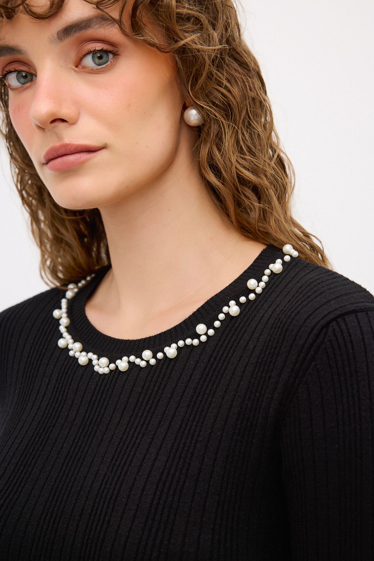 Yakası İncili Triko Bluz Yakası İncili Triko Bluz