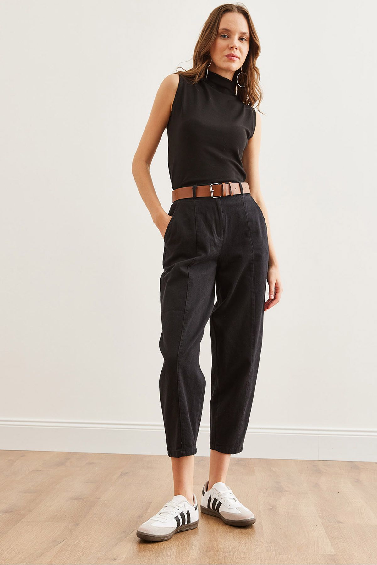 Kadın Siyah Kemerli Dikiş Detaylı Baggy Gabardin Pantolon PNT-19000292 Kadın Siyah Kemerli Dikiş Detaylı Baggy Gabardin Pantolon PNT-19000292