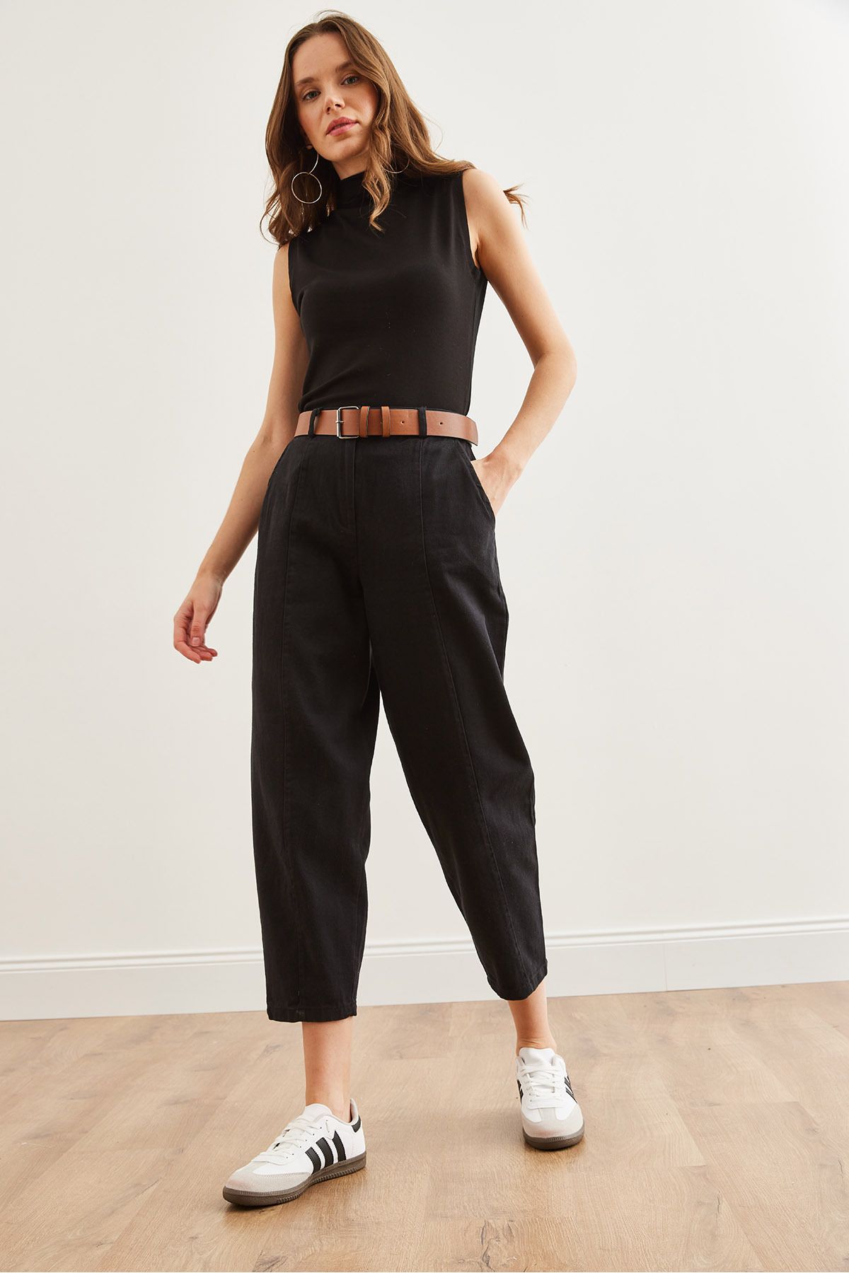 Kadın Siyah Kemerli Dikiş Detaylı Baggy Gabardin Pantolon PNT-19000292 Kadın Siyah Kemerli Dikiş Detaylı Baggy Gabardin Pantolon PNT-19000292