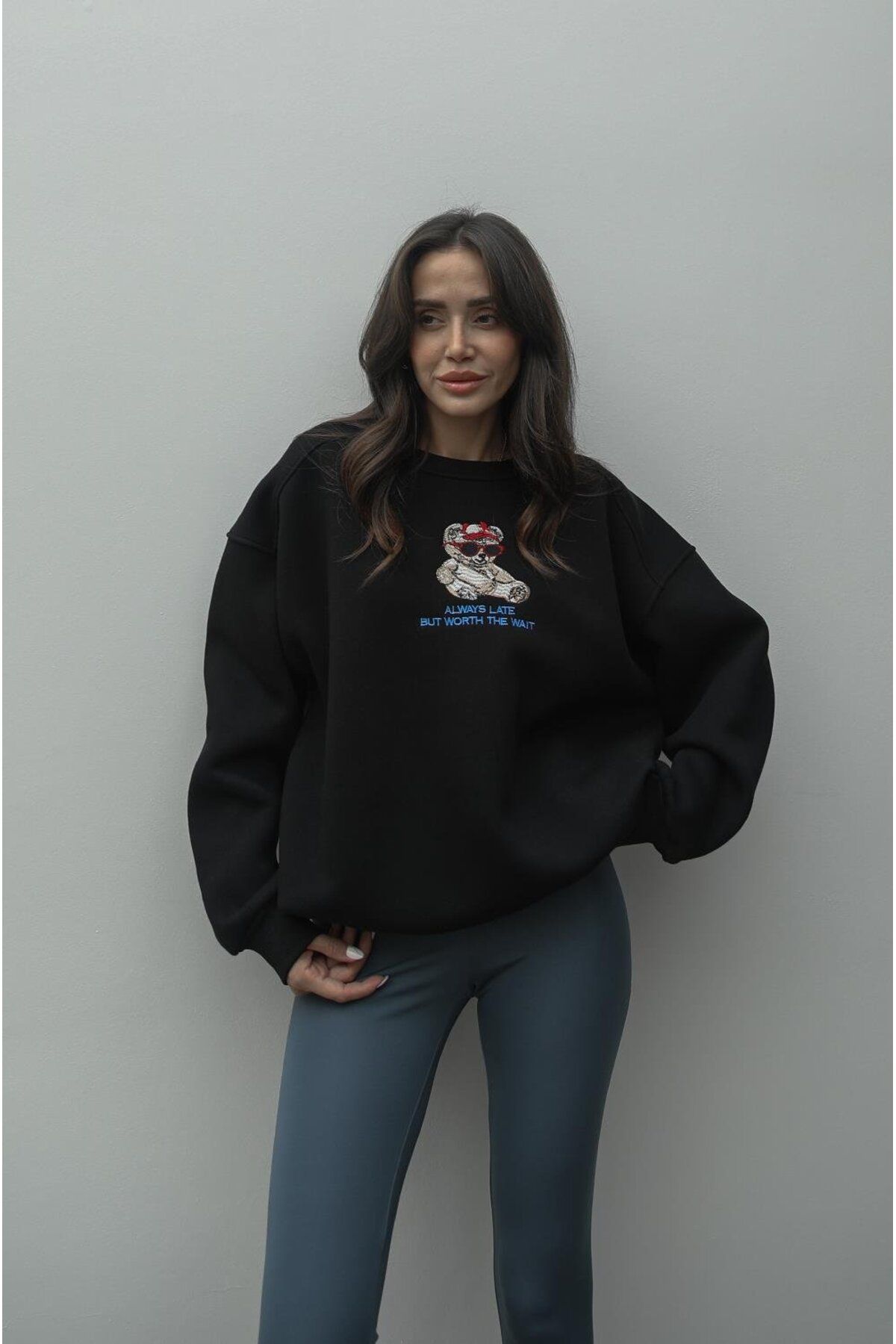 Siyah Ayıcık Baskılı Sweatshirt