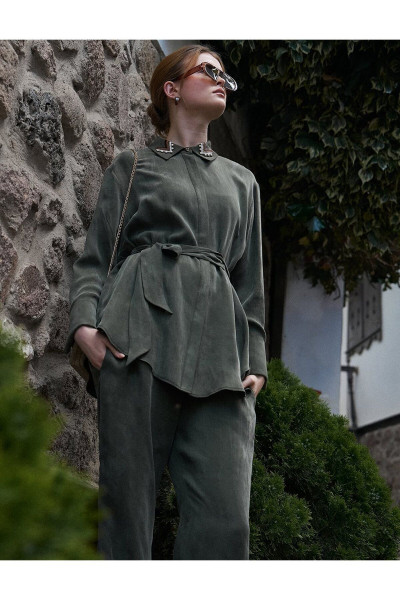 Yakası İşlemeli Cupra İkili Takım Haki Yakası İşlemeli Cupra İkili Takım Haki