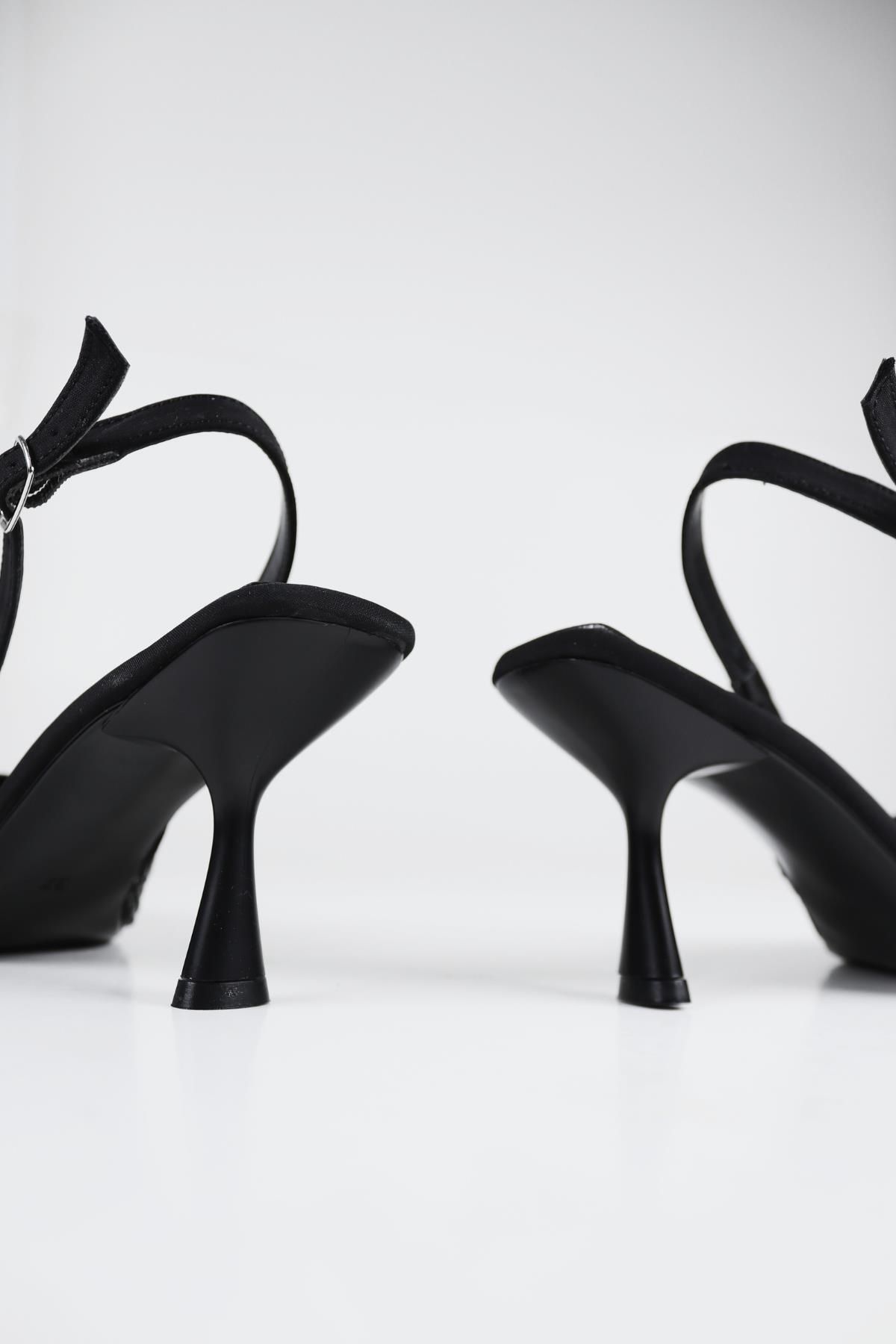 Kadın Siyah Taş Detaylı Kumaş Abiye Stiletto Topuklu Ayakkabı Kadın Siyah Taş Detaylı Kumaş Abiye Stiletto Topuklu Ayakkabı
