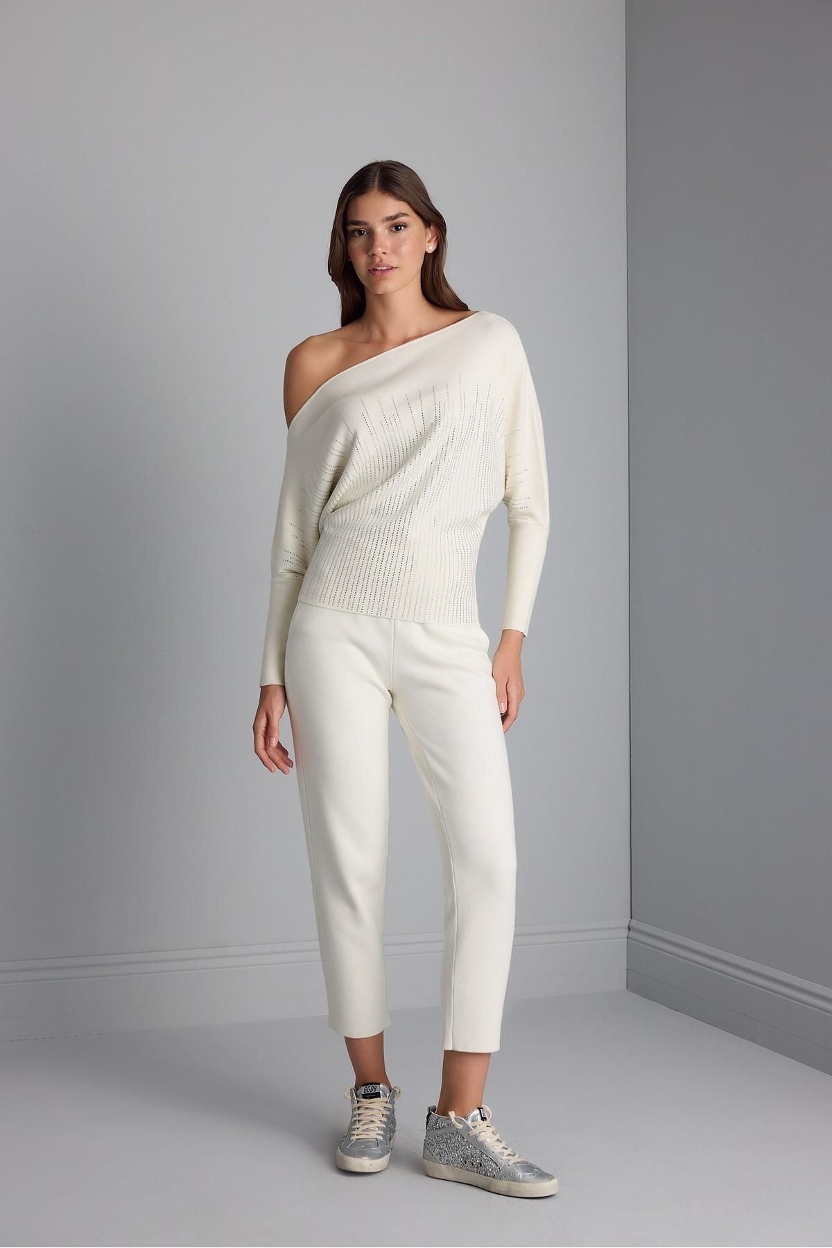 Taş Baskılı Kayık Yaka Ekru Triko Bluz Taş Baskılı Kayık Yaka Ekru Triko Bluz