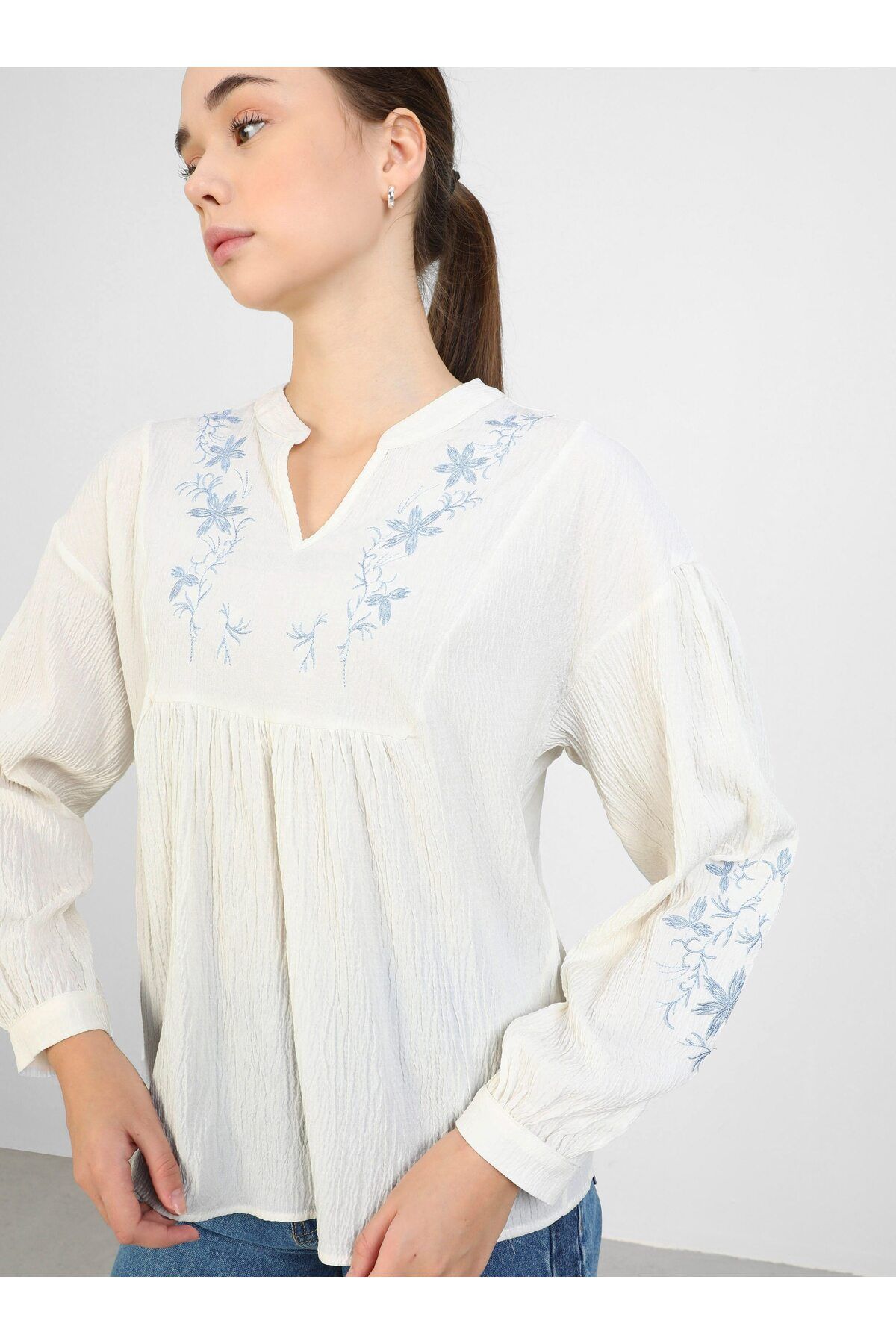 Çiçek Nakışlı V Yaka Tunik - Off White -