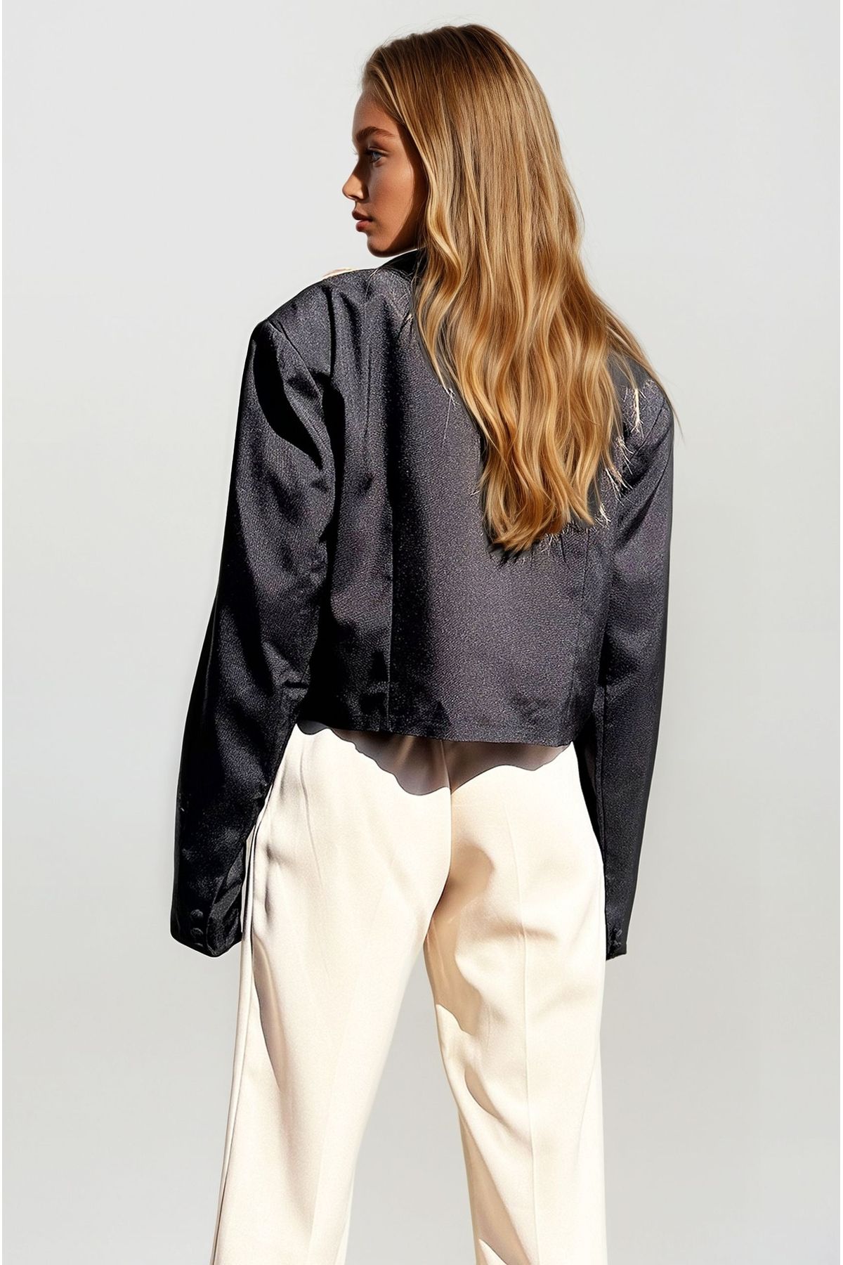 Kadın Siyah Omuzları Vatkalı Içi Astarlı Blazer Crop Ceket Prm1196 Kadın Siyah Omuzları Vatkalı Içi Astarlı Blazer Crop Ceket Prm1196
