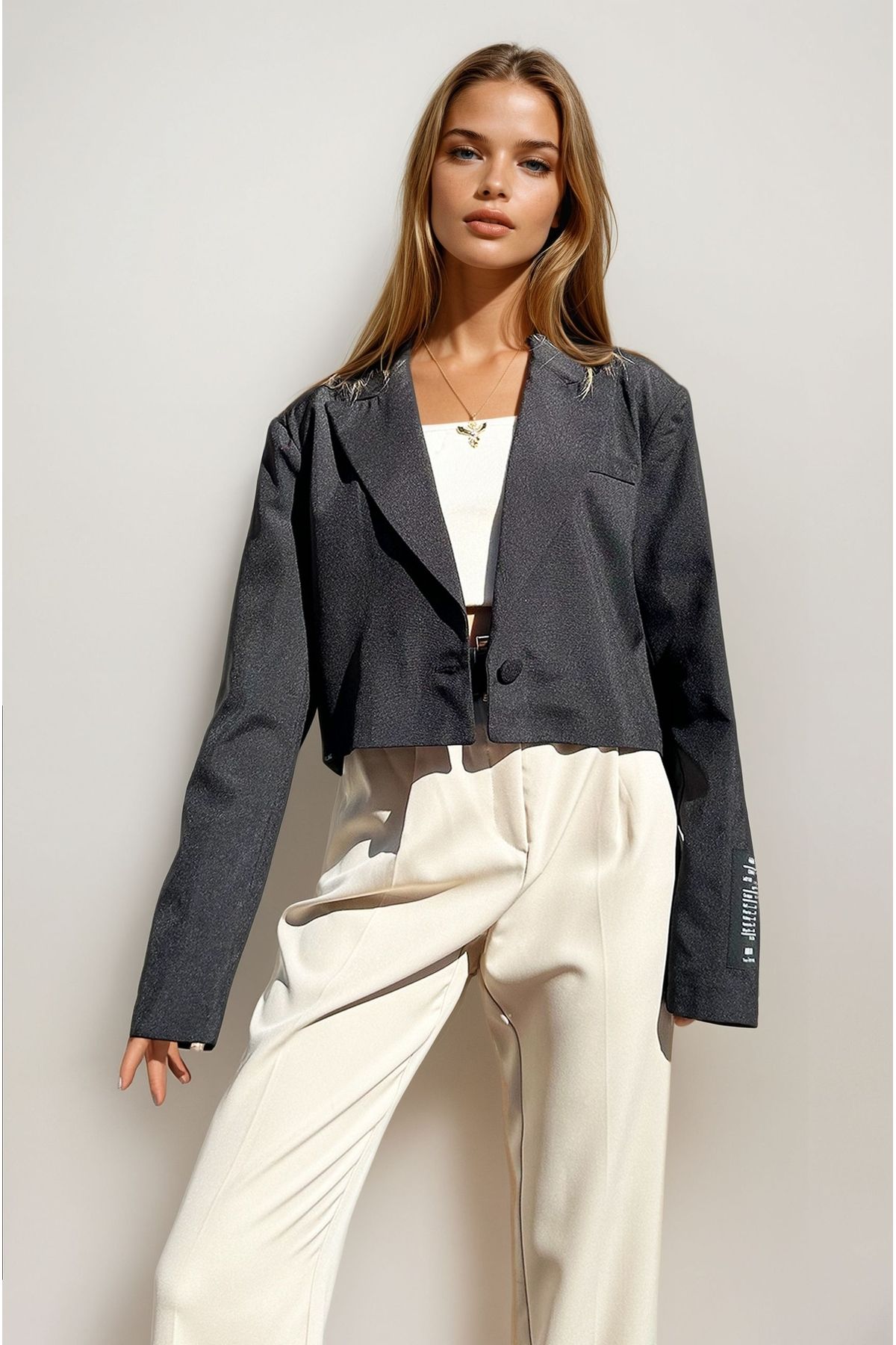 Kadın Siyah Omuzları Vatkalı Içi Astarlı Blazer Crop Ceket Prm1196 Kadın Siyah Omuzları Vatkalı Içi Astarlı Blazer Crop Ceket Prm1196