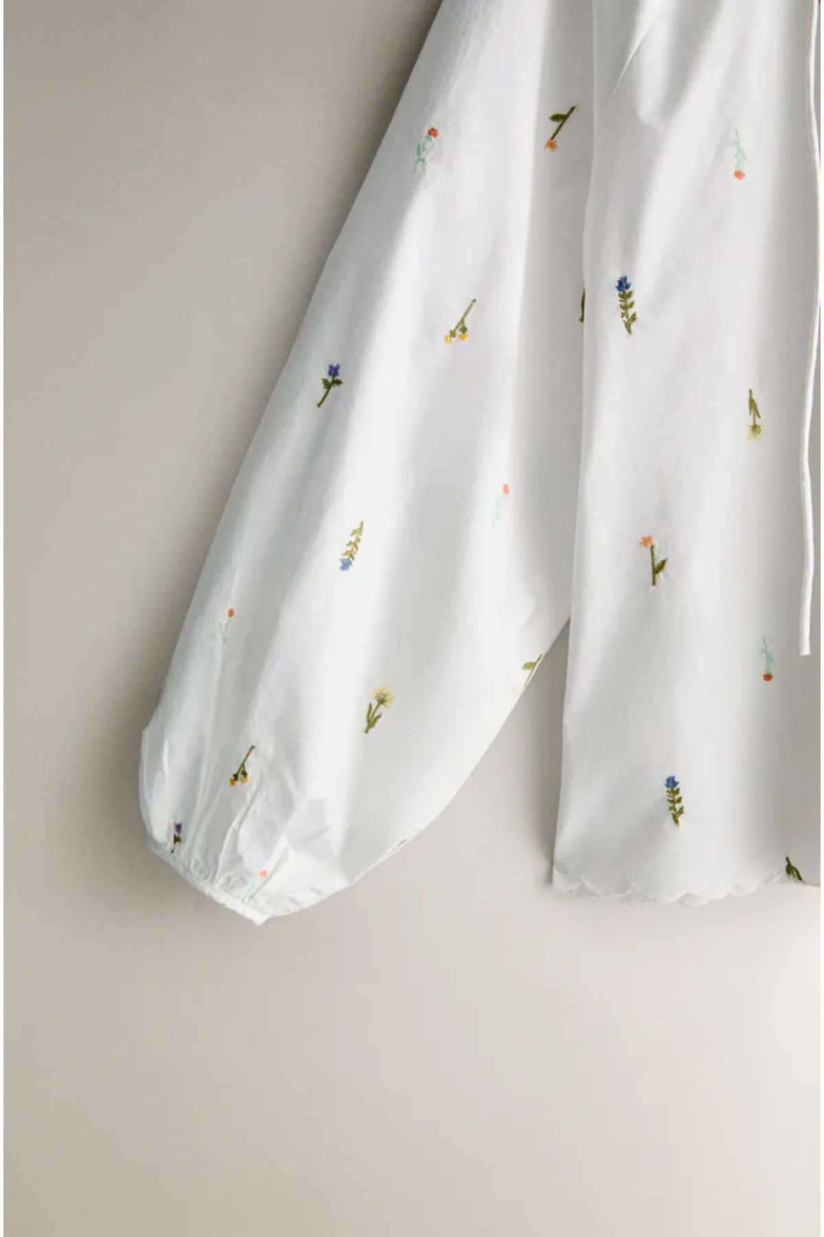 Shirt with Foral Embroidery Shirt with Foral Embroidery